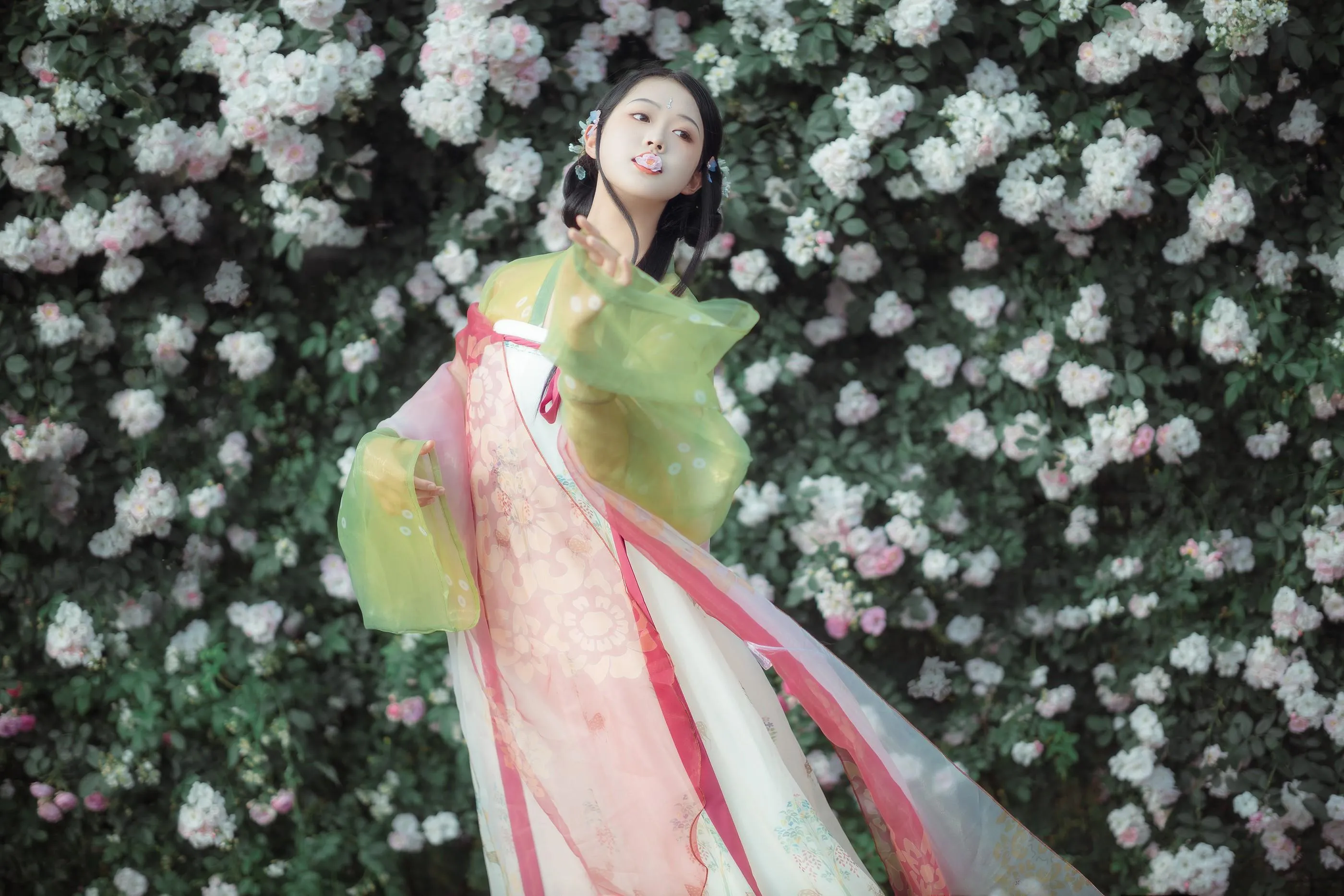 [YITUYU艺图语]2022.09.14 蔷薇 若韵 [23P]插图3